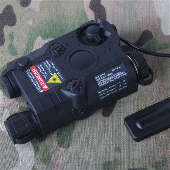 Tactical PEQ-15 Flashlight Black and Green light
