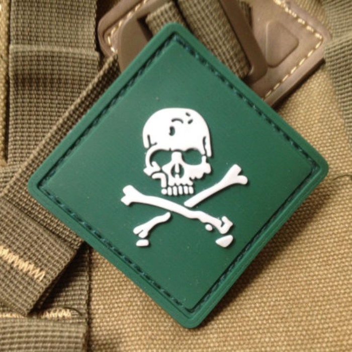 Tactical Gear Skull Flag 3D PVC Velcro Patch Rubber Morale Badge OD - Click Image to Close