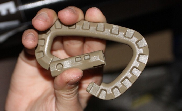 Tactical Key Chain Big Clip D-Ring KeyRing Hunting/Cycling Hook Tan